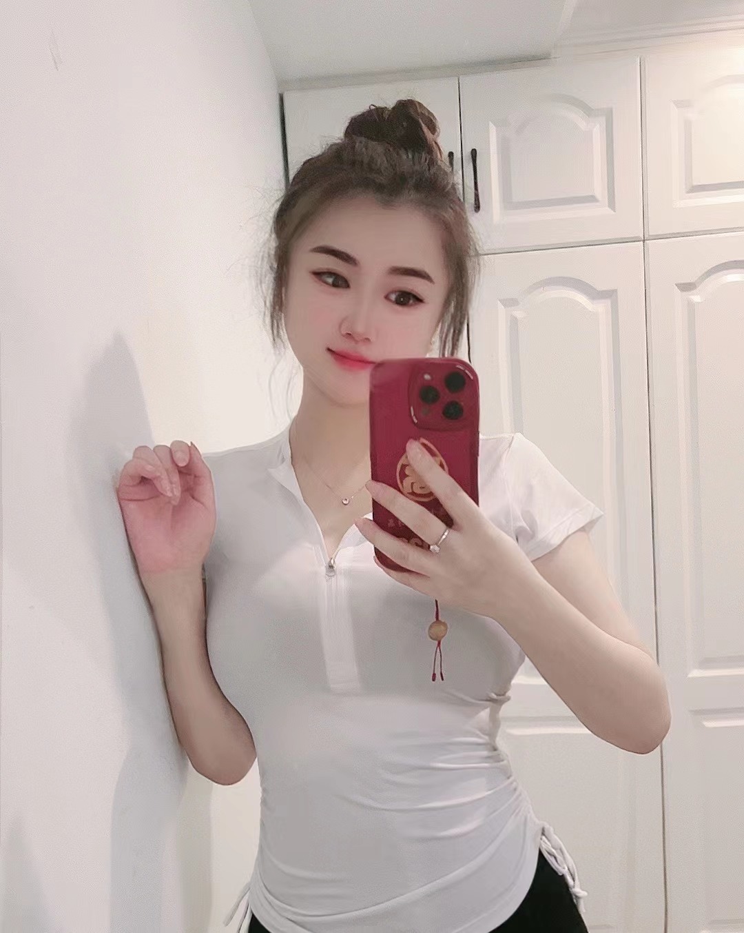  红旗---琳娜---￥2400 